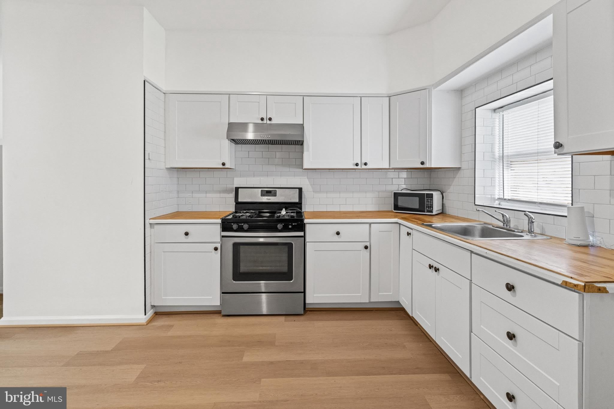 1653 N SMALLWOOD Street – photo 1