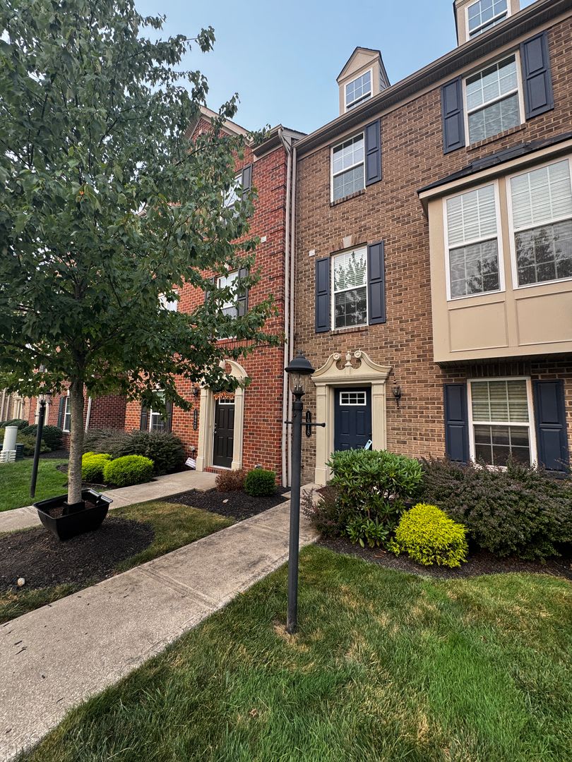 Beautiful Townhome located in Sewickley! – photo 1