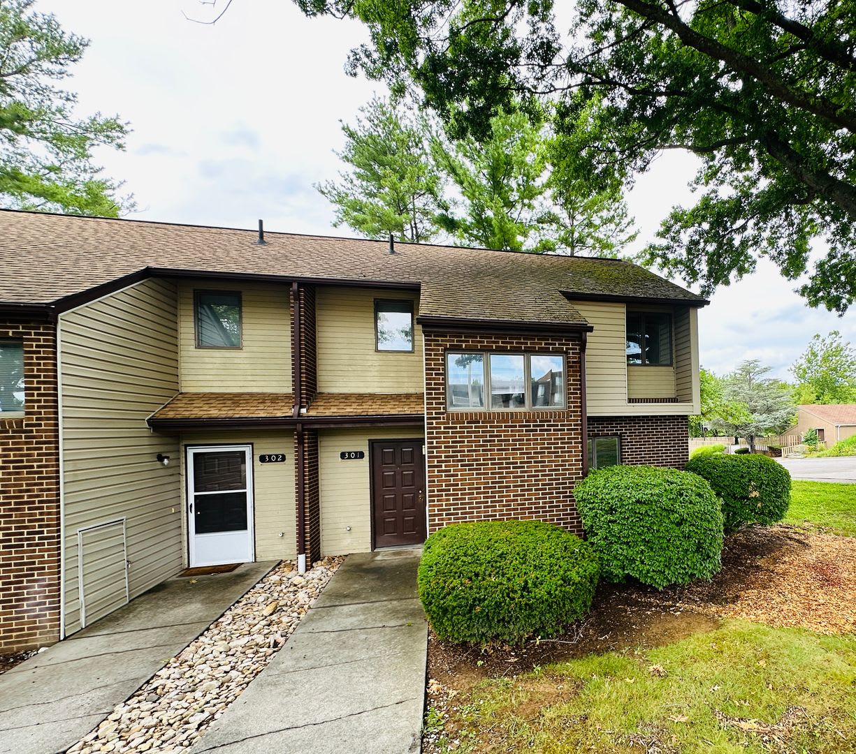 3 Bedroom 2.5 Bath Townhouse – photo 2