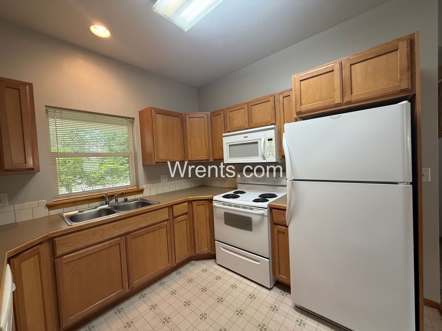 Beautiful South Hill Duplex with Garage! – photo 5