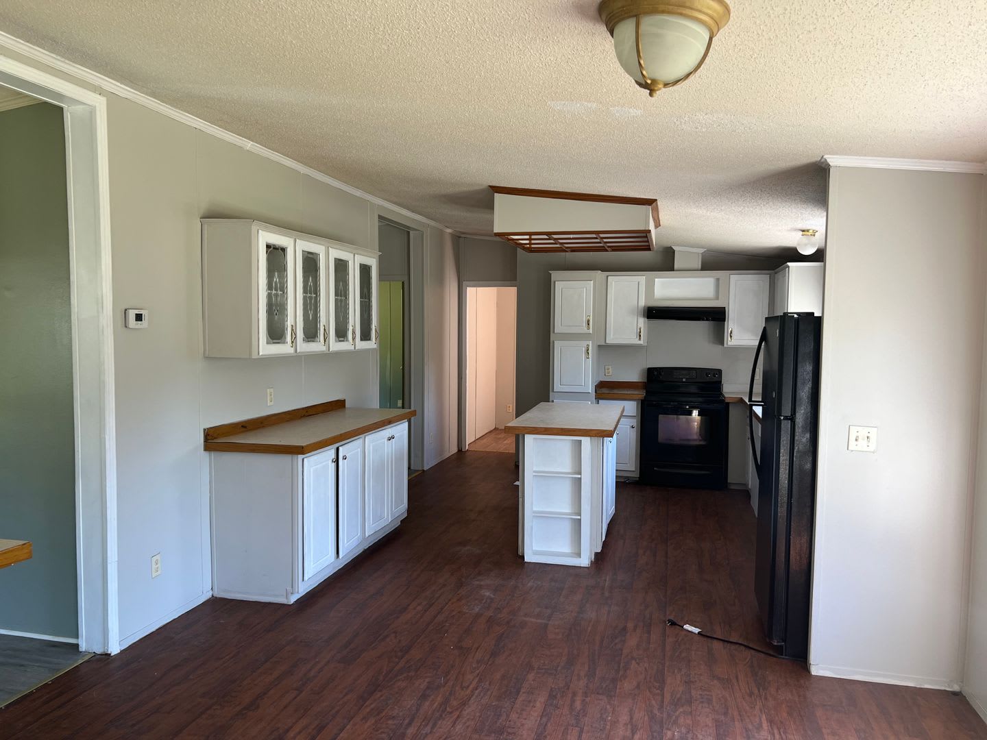 Nice 3 Bedroom 2 Bath Available Now! Schedule your tour and Apply today! – photo 3