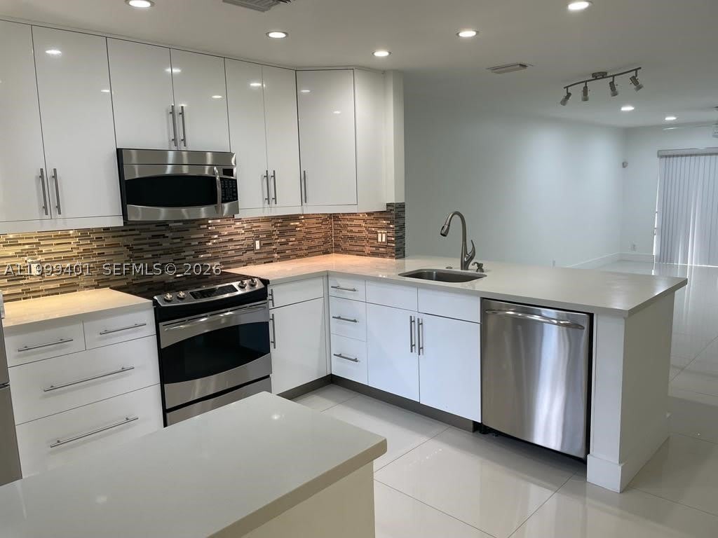 454 Lakeview Dr – photo 2