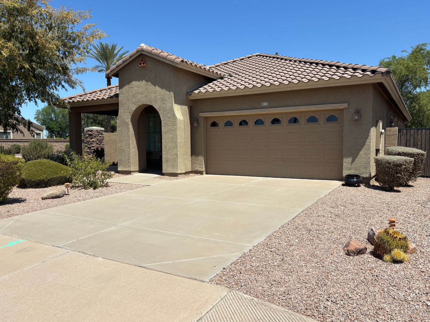 Fully Furnished, Single level Home – photo 1