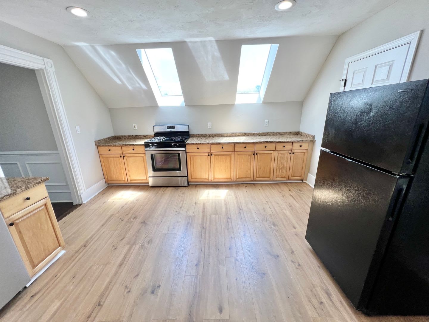 Newly Renovated Penthouse Unit – photo 4