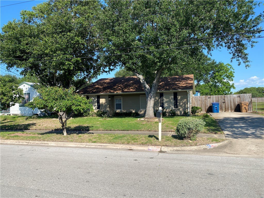 5621 Burton – photo 1