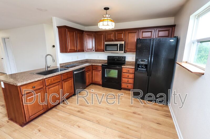 2207 Carpenter Bee Dr – photo 3