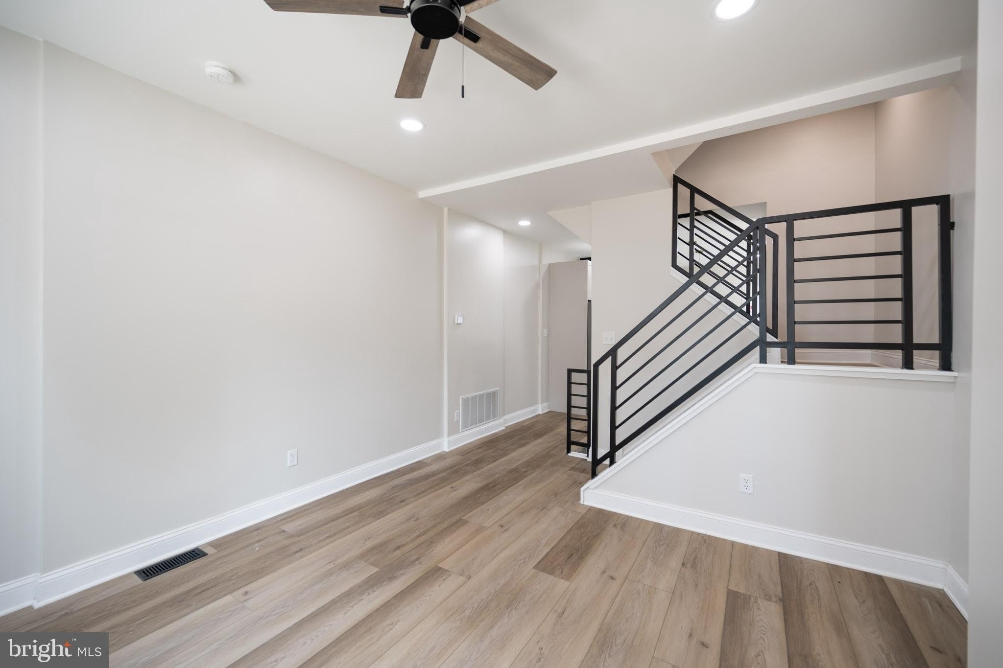 521 N DOUGLAS Street – photo 2