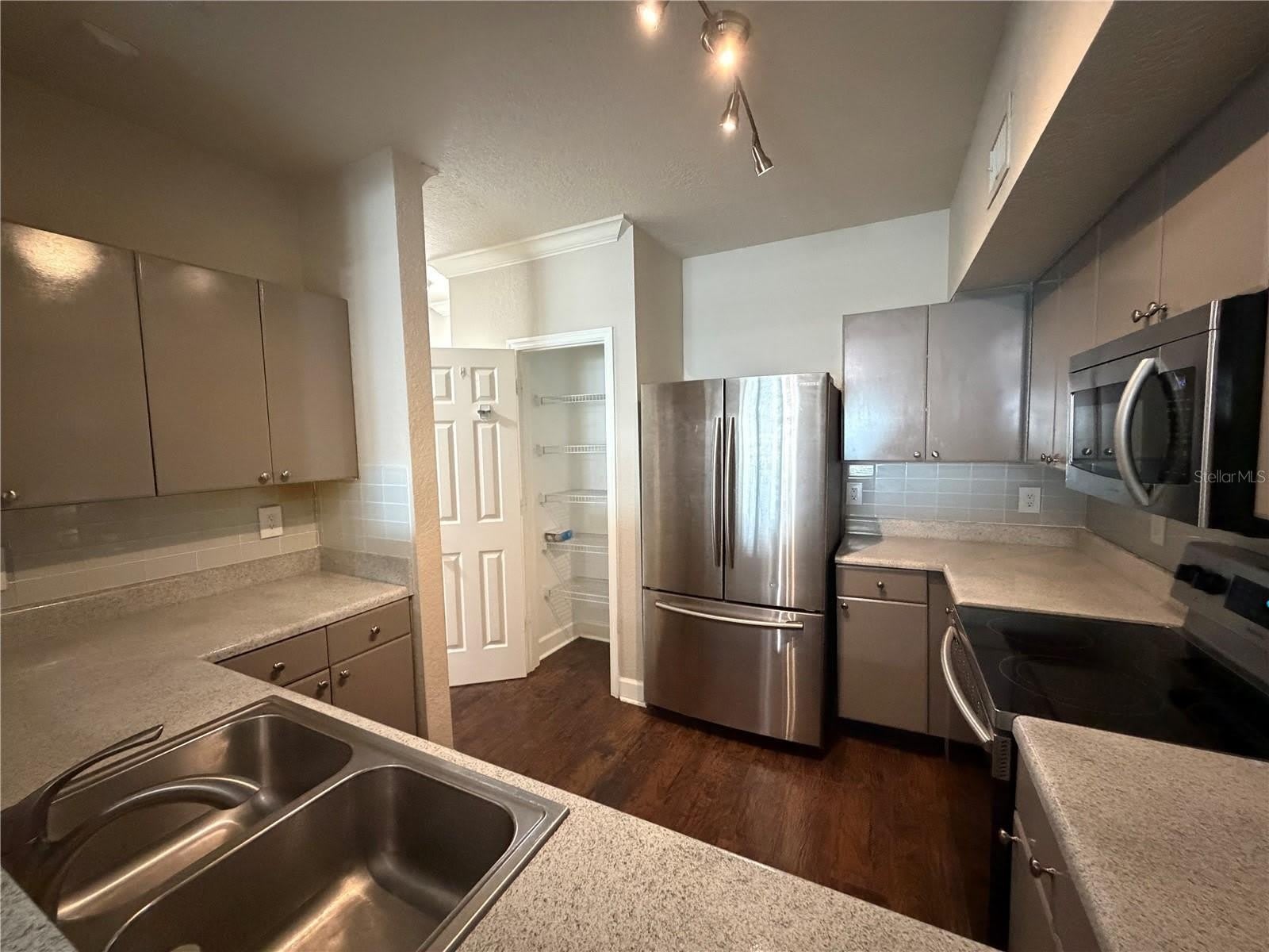 204 SOUTH STREET – photo 5