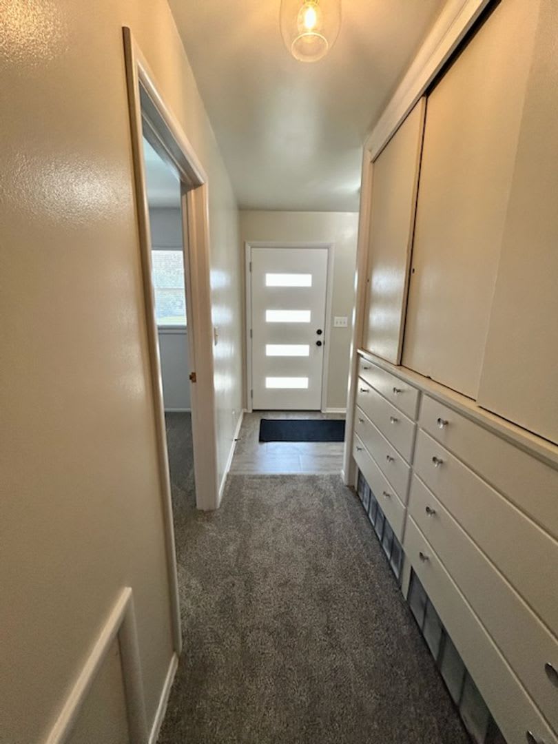 Spacious 3-Bedroom Duplex with Private Yard, Garage & Bonus Living Space! – photo 3