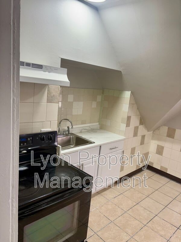 1225-1227 Warren Ave – photo 4