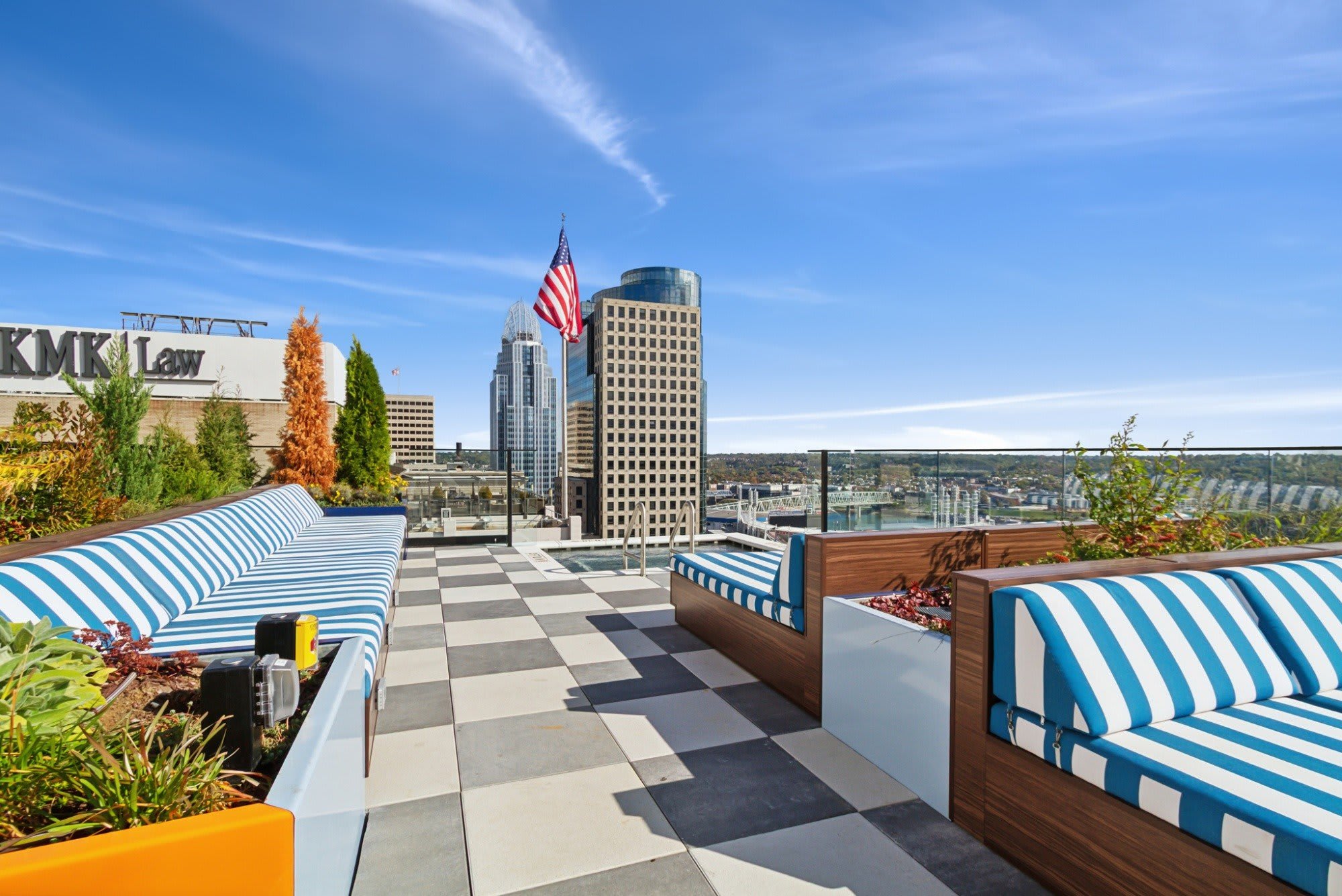 Sky Central Apartments – photo 4