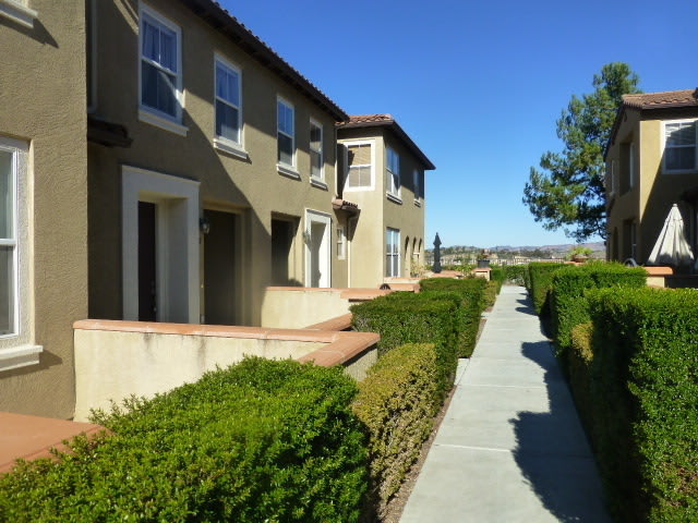 Beautiful 2 bed 2.5 bath unit in sought after community of Cortina in Torrey Highlands – photo 4