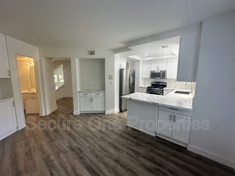 674 Warwick Ave – photo 3