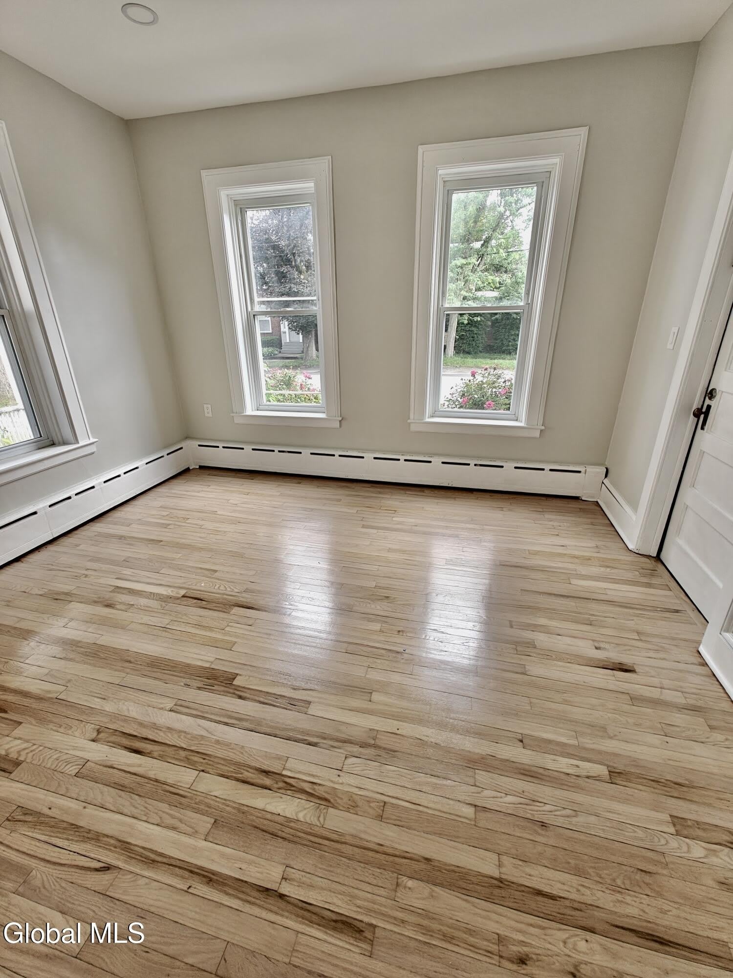 606 Broadway – photo 5