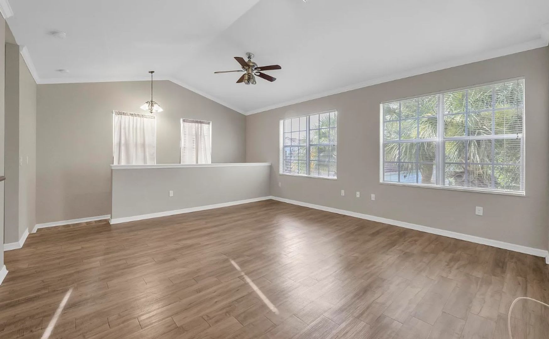 Bright & Beautiful 2/2 Condo in The Estates of Stuart – photo 2