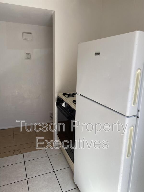 1646 North Beverly Avenue – photo 5