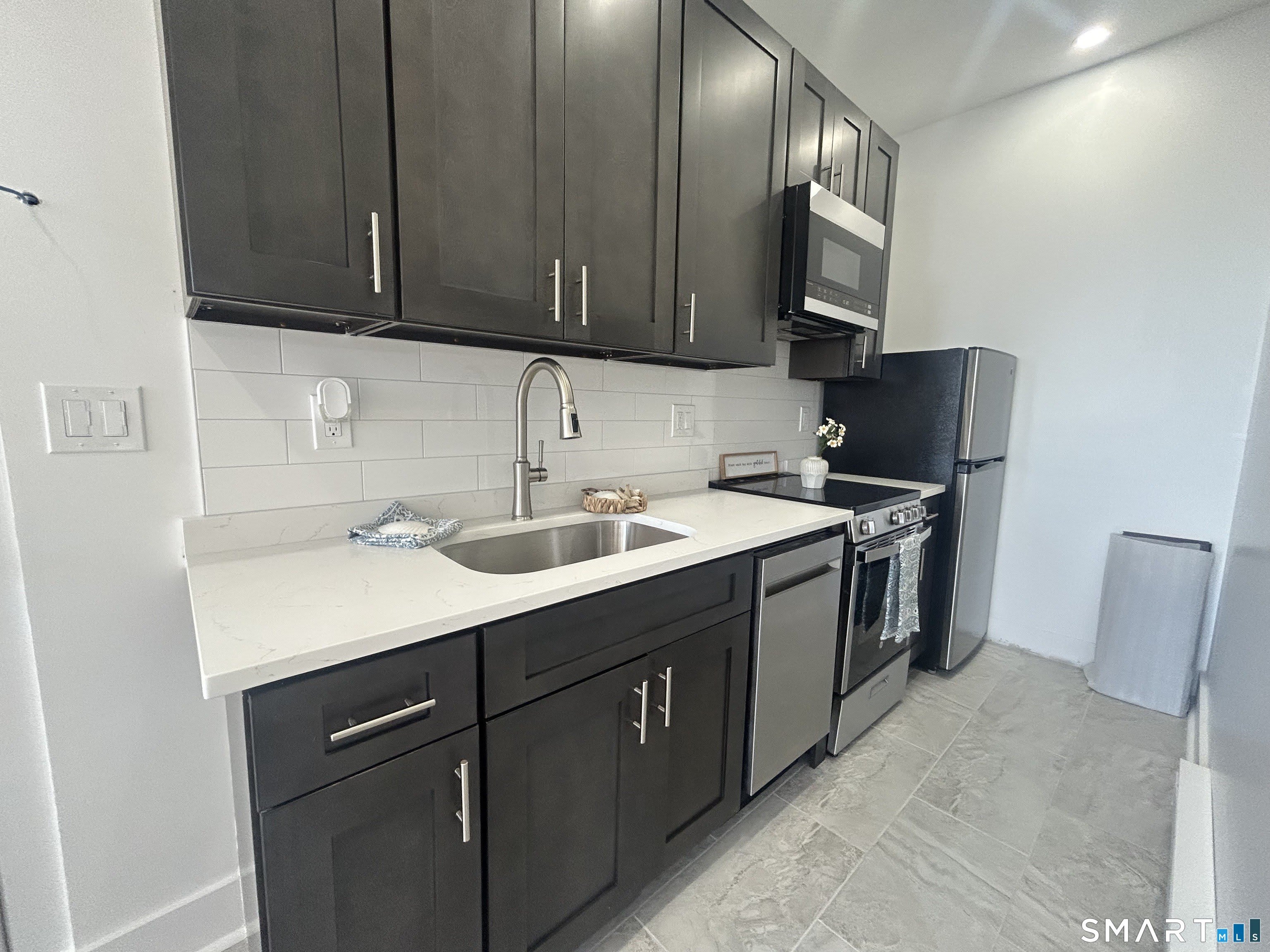 207 Bank Street – photo 1
