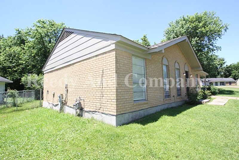 5197 Chantilly Dr – photo 2