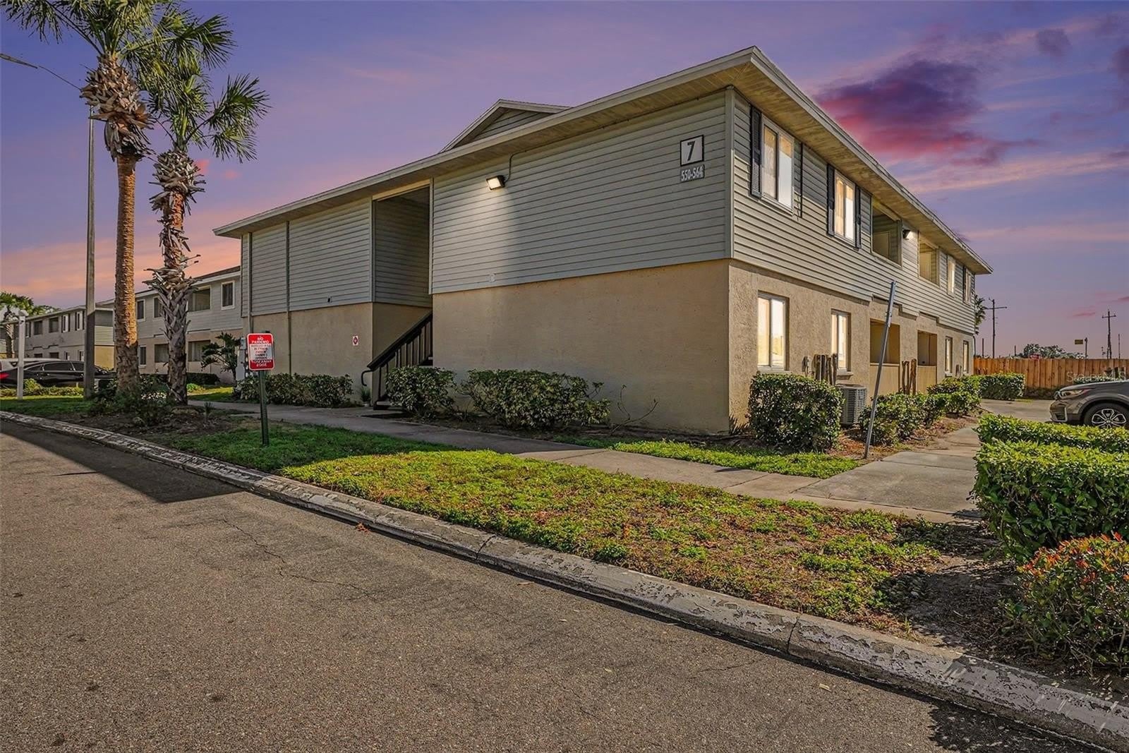 550 GOLDEN RAINTREE Place – photo 3