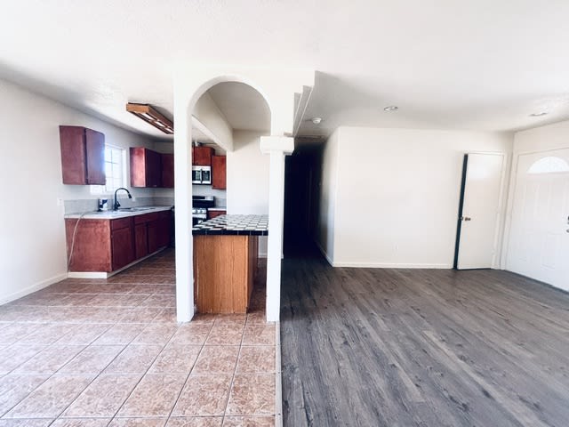 960 Mckay Court – photo 3