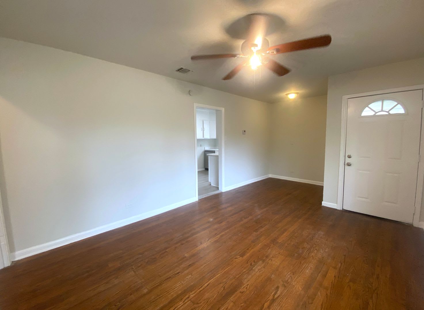 Newly Remodeled 3 bd – photo 2