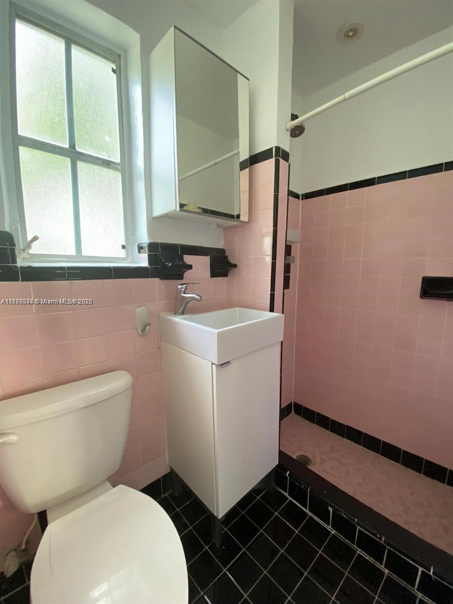 668 Ne 72Nd Ter – photo 2
