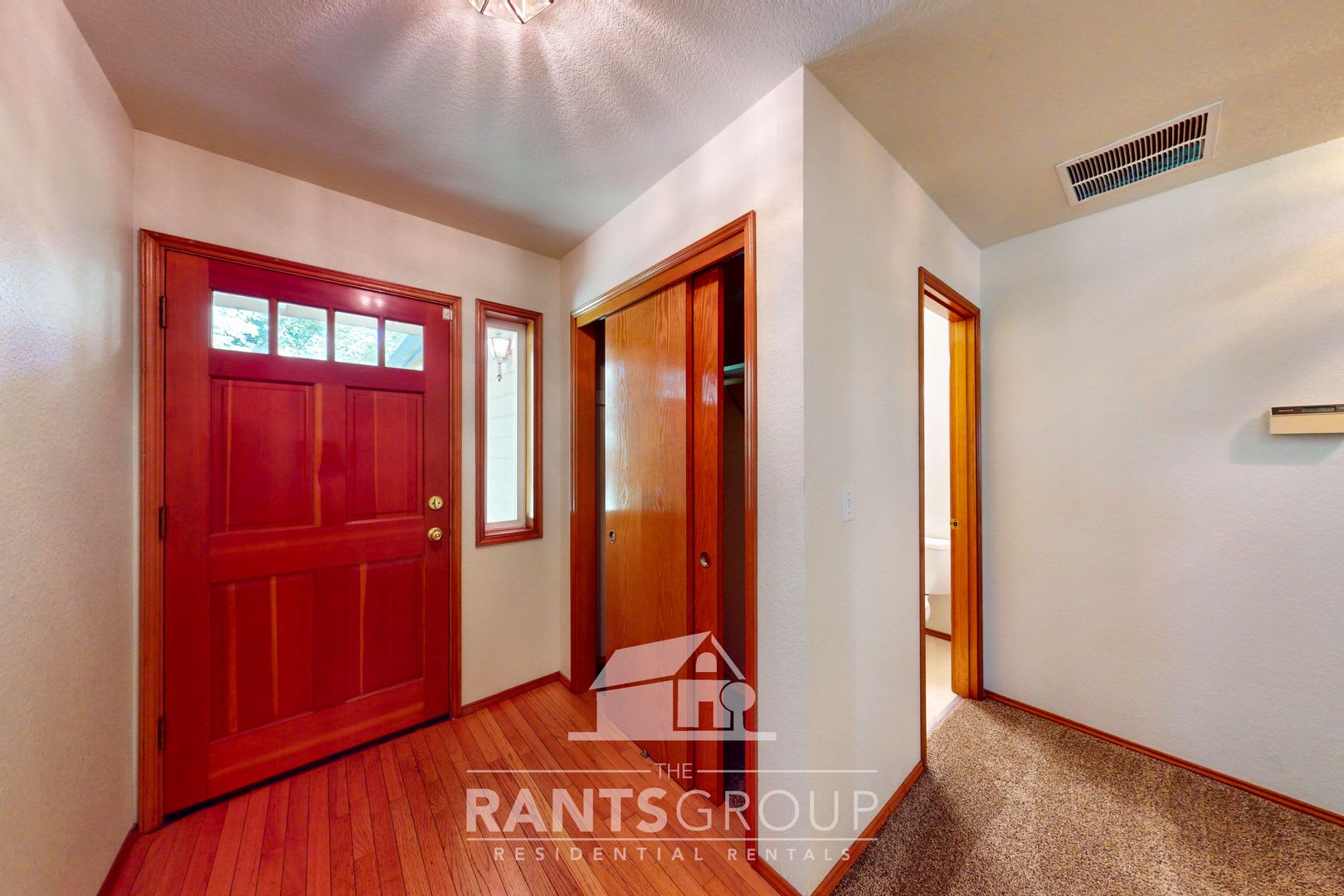 3-bedroom duplex unit near downtown, spacious, private, great schools. – photo 3