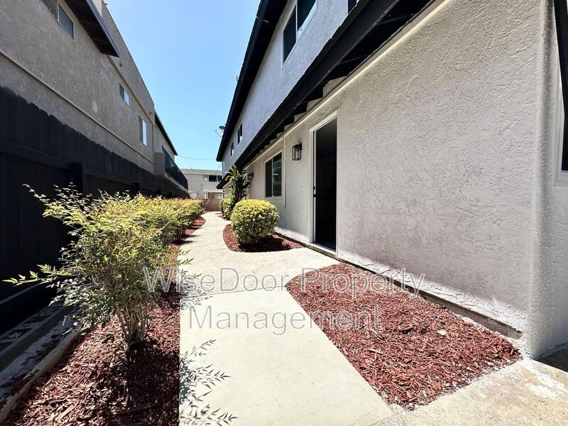810 S Flower St. – photo 3