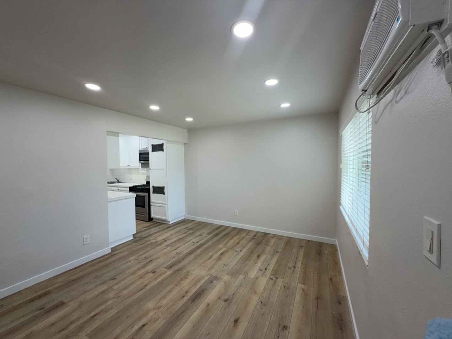 390 – photo 1