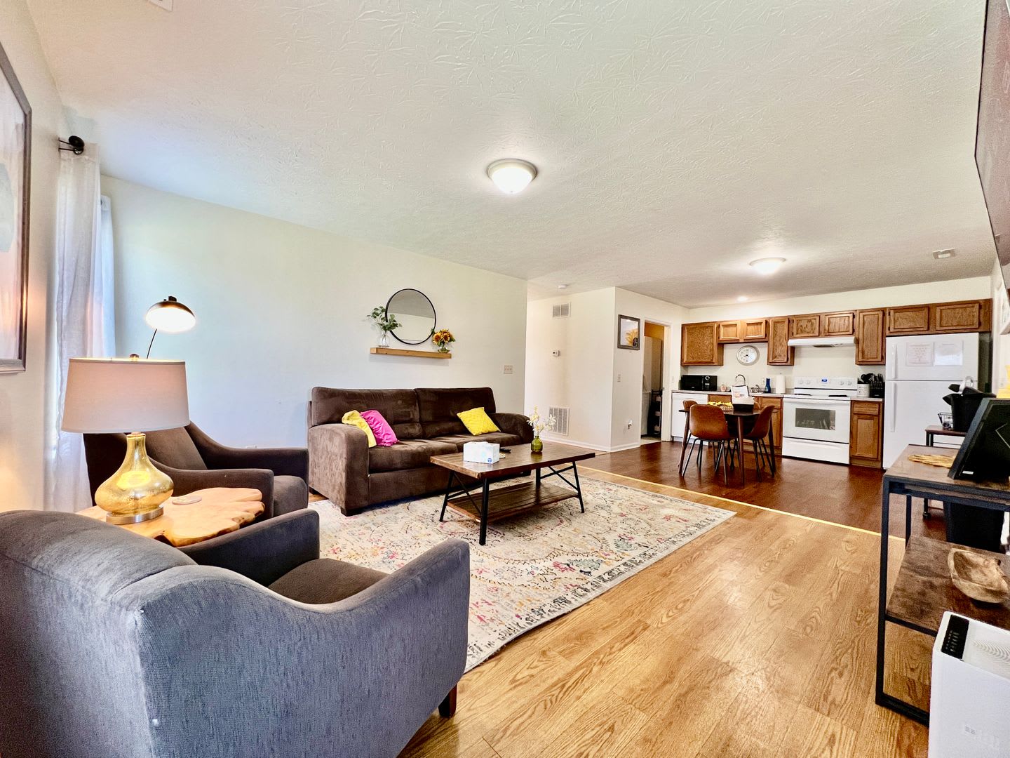 3 Bedroom 1 Bathroom Attached House – photo 2