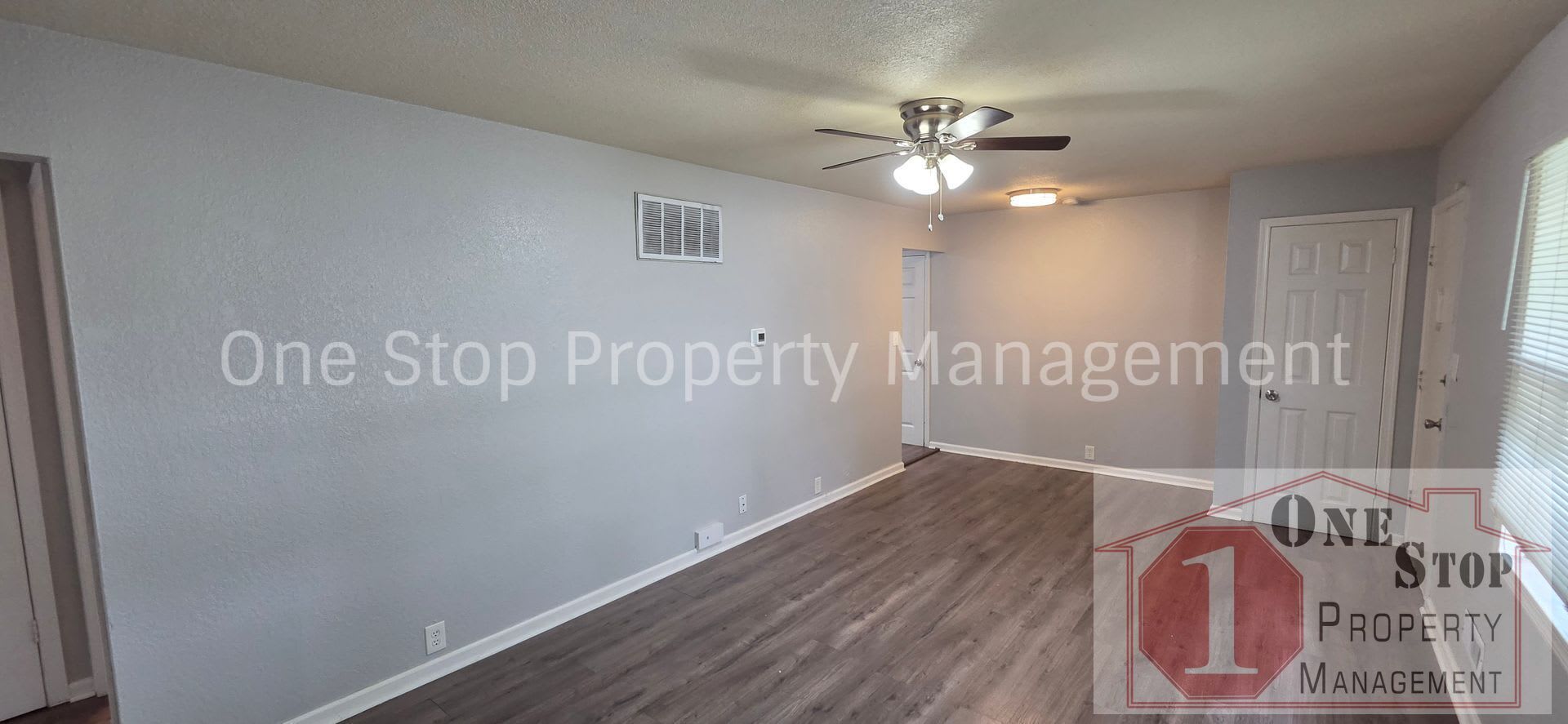 Freshly Updated 3 Bedroom / 1 Bathroom in Kansas City!! – photo 2