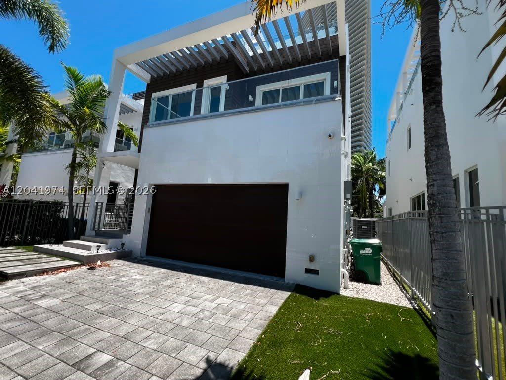 18975 Atlantic Blvd – photo 1