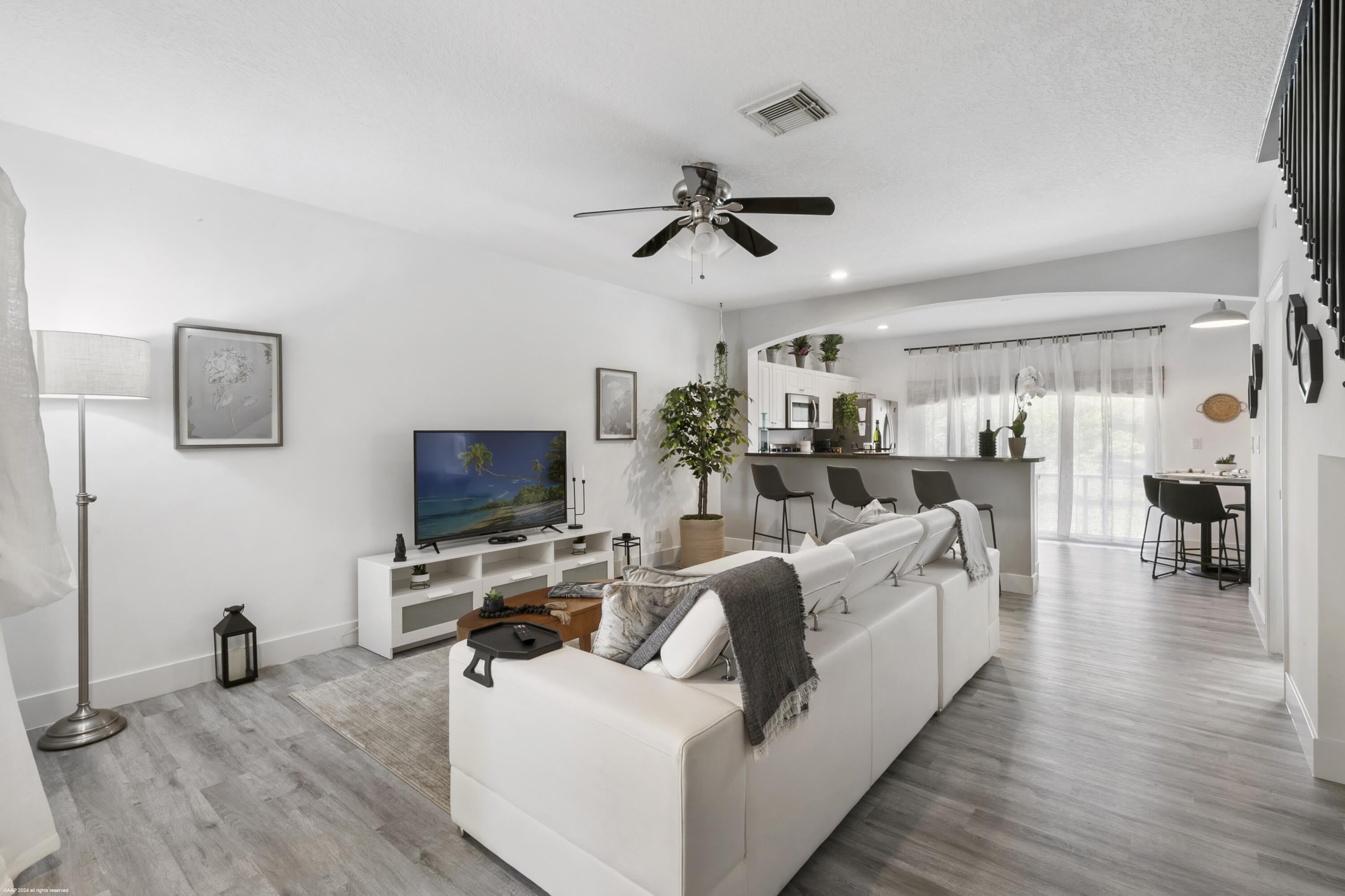 1543 Westchester Avenue – photo 2
