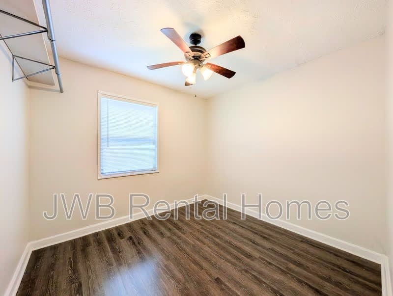 1425 Ron Rd – photo 5