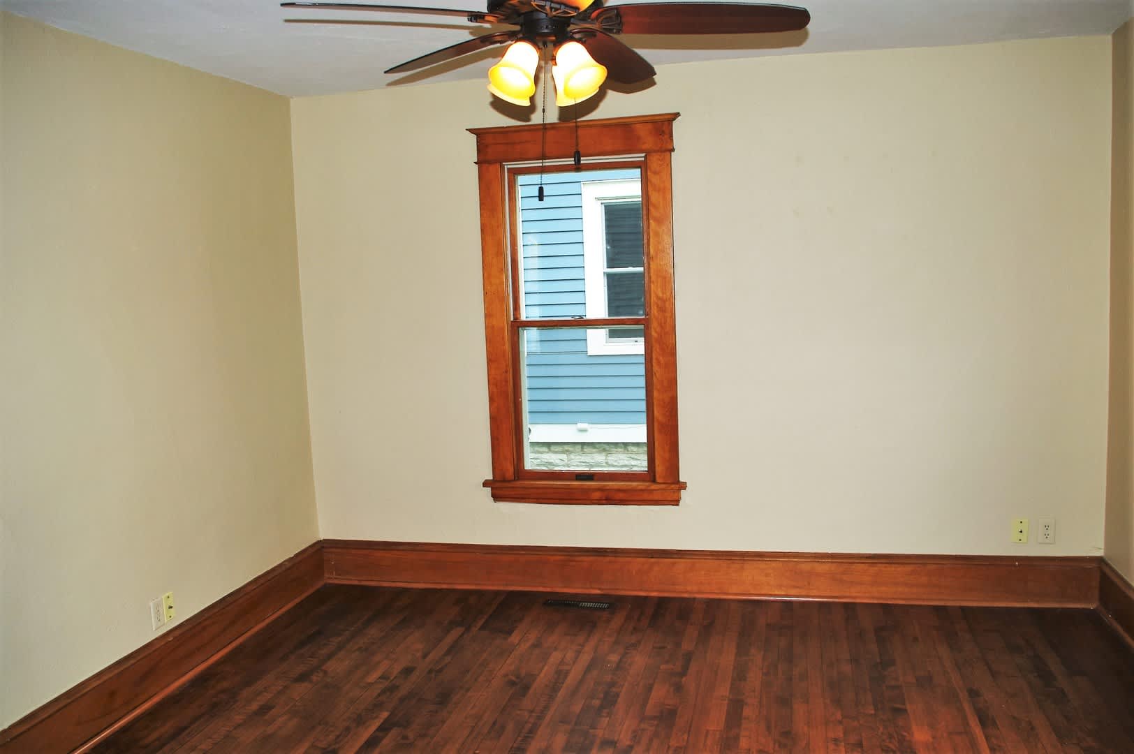 Beautiful, Clean 4 bedroom West 7th Gem!! – photo 3