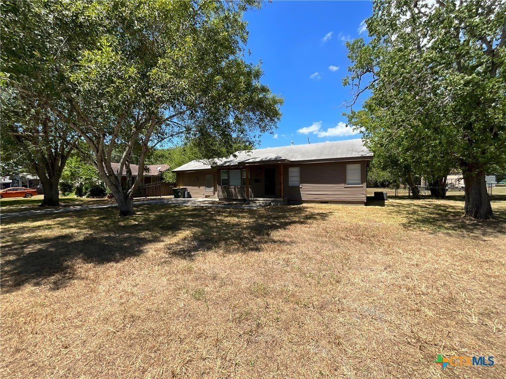 1004 Lawndale Avenue – photo 1