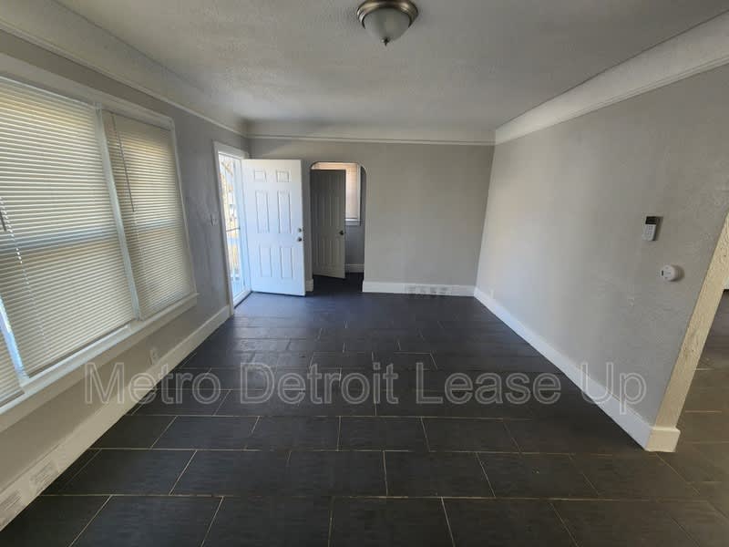 3651 Buckingham – photo 2