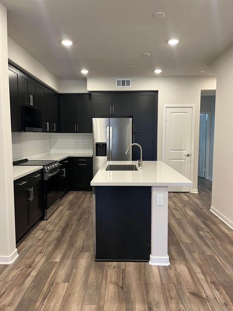 Stunning 3 Story 2026 Construction 3 Beds 3 Baths 2 Car Garage Fully Equipped Kitchen – photo 1