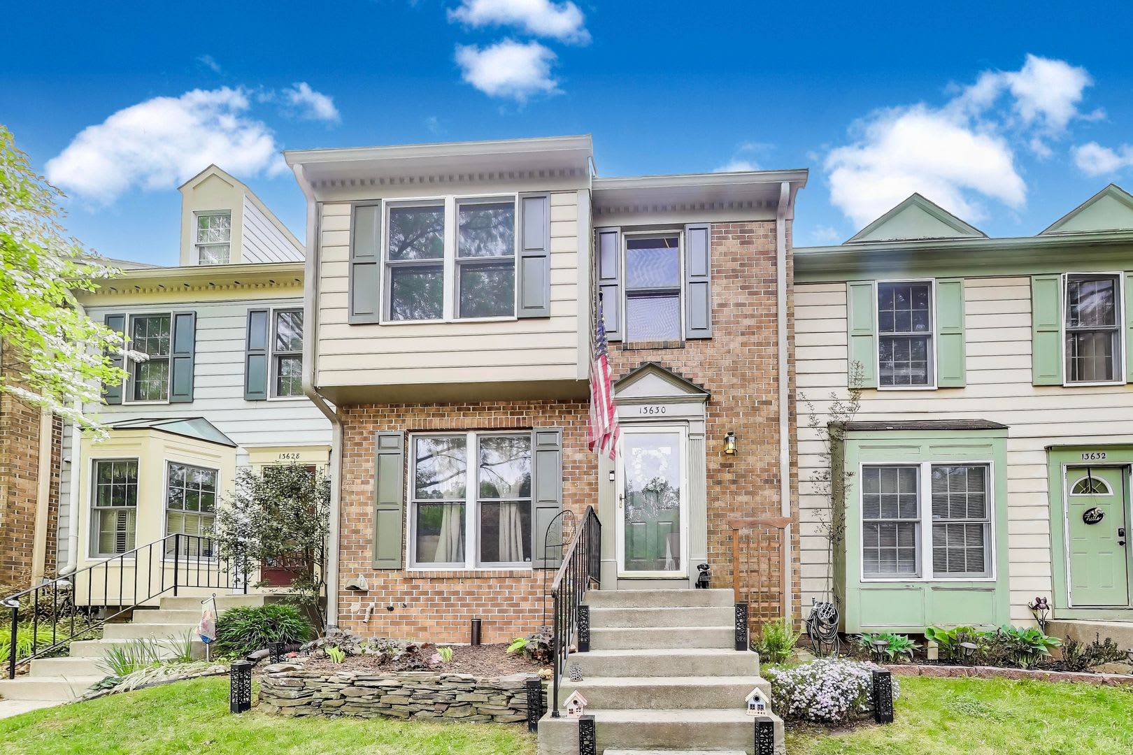 Beautifully Updated Winchester Built Townhome Backing To Serene Parkland – photo 1