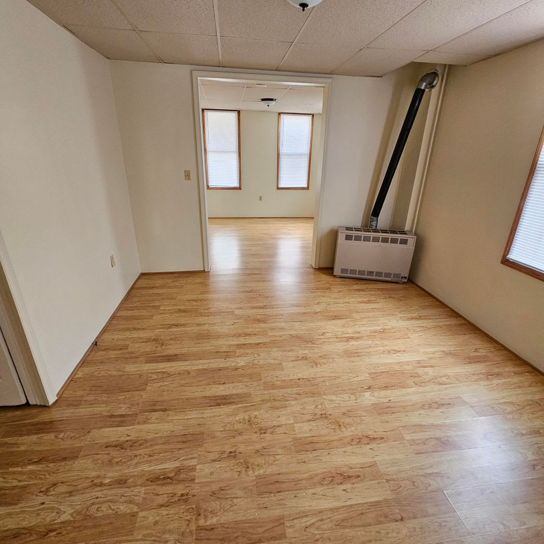 MOTIVATED OWNER JUST LOWERED RENT! 1 Bedroom Apartment on First Floor! – photo 5