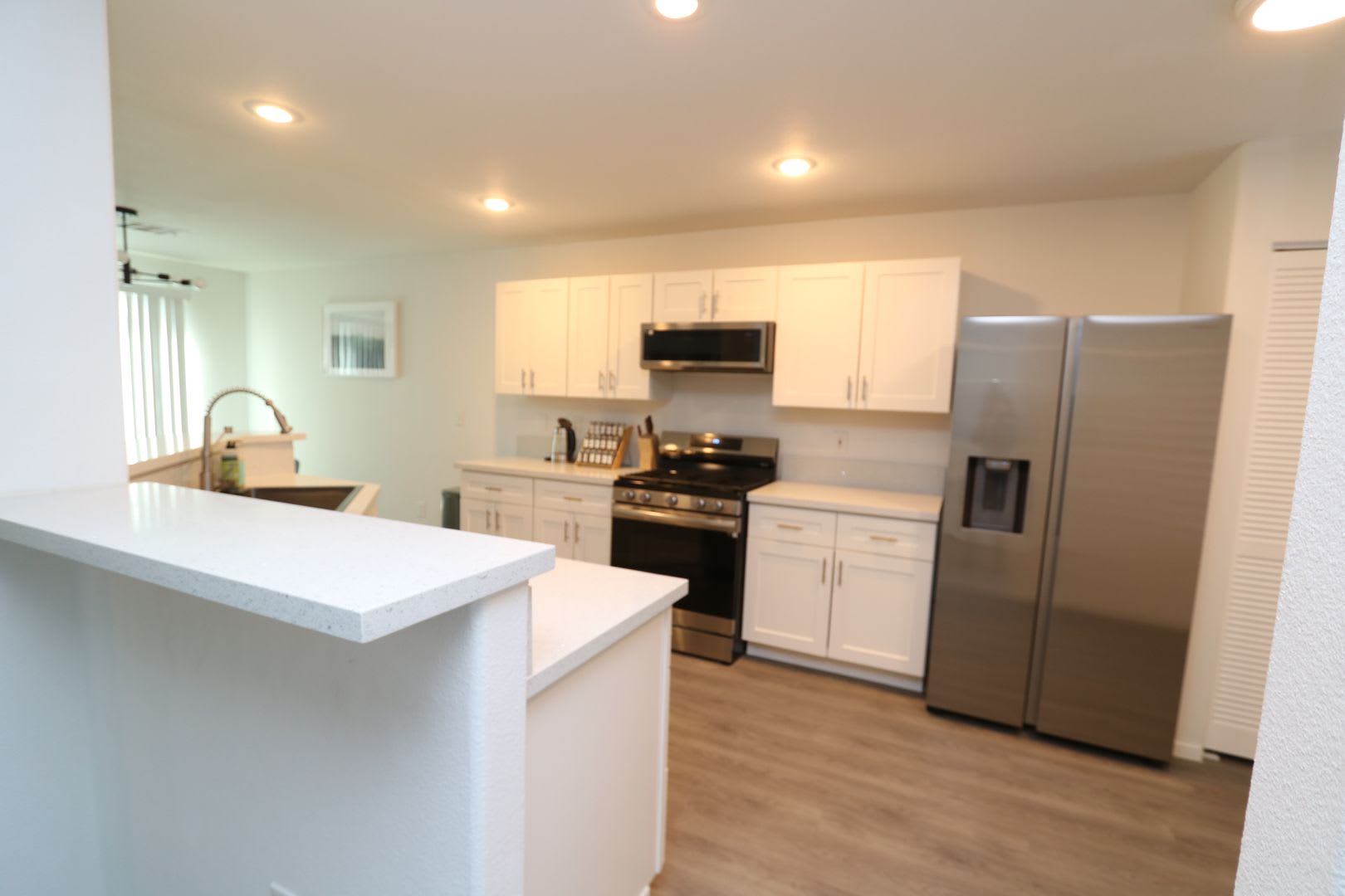 Modern fully furnished 2 Story home located in the Northwest – photo 3
