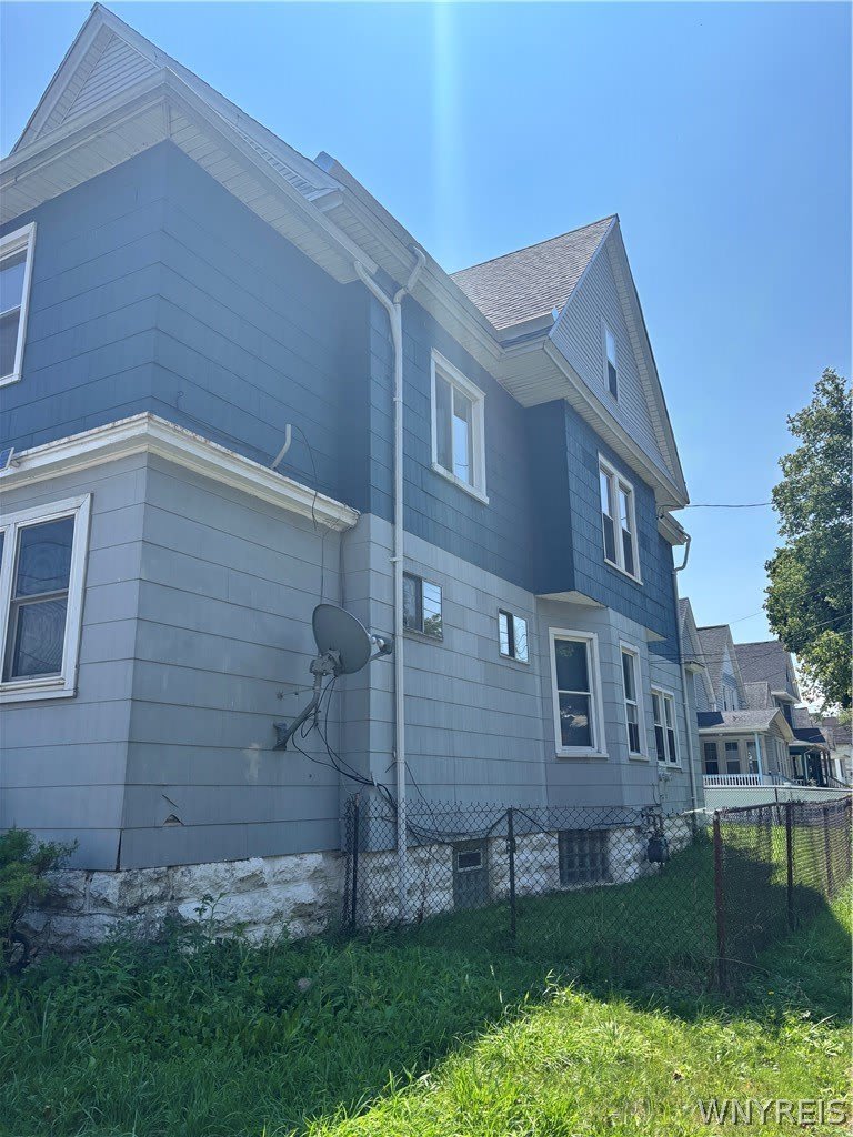 215 Ludington Street – photo 3