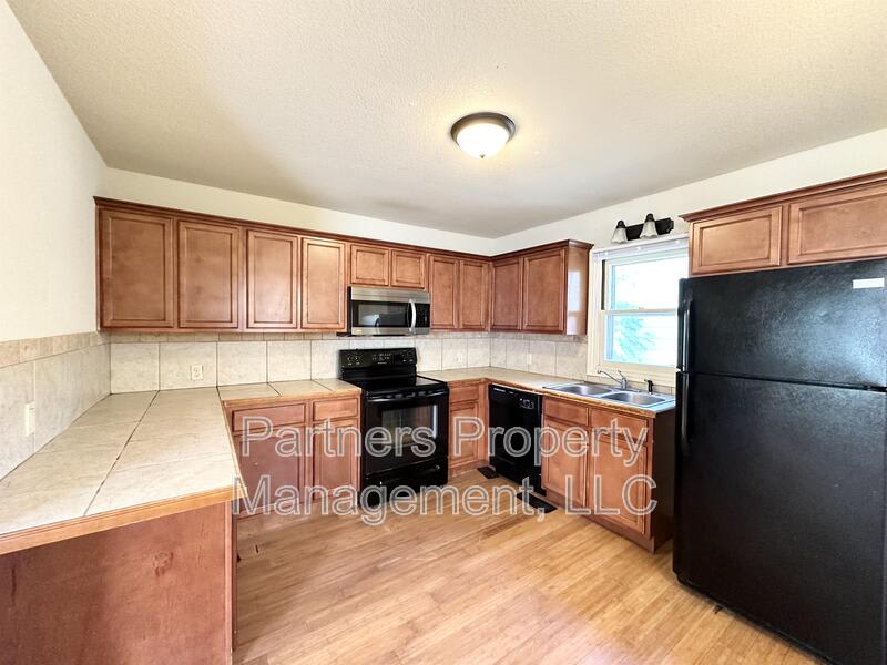 1140 West Hendrix Street – photo 4