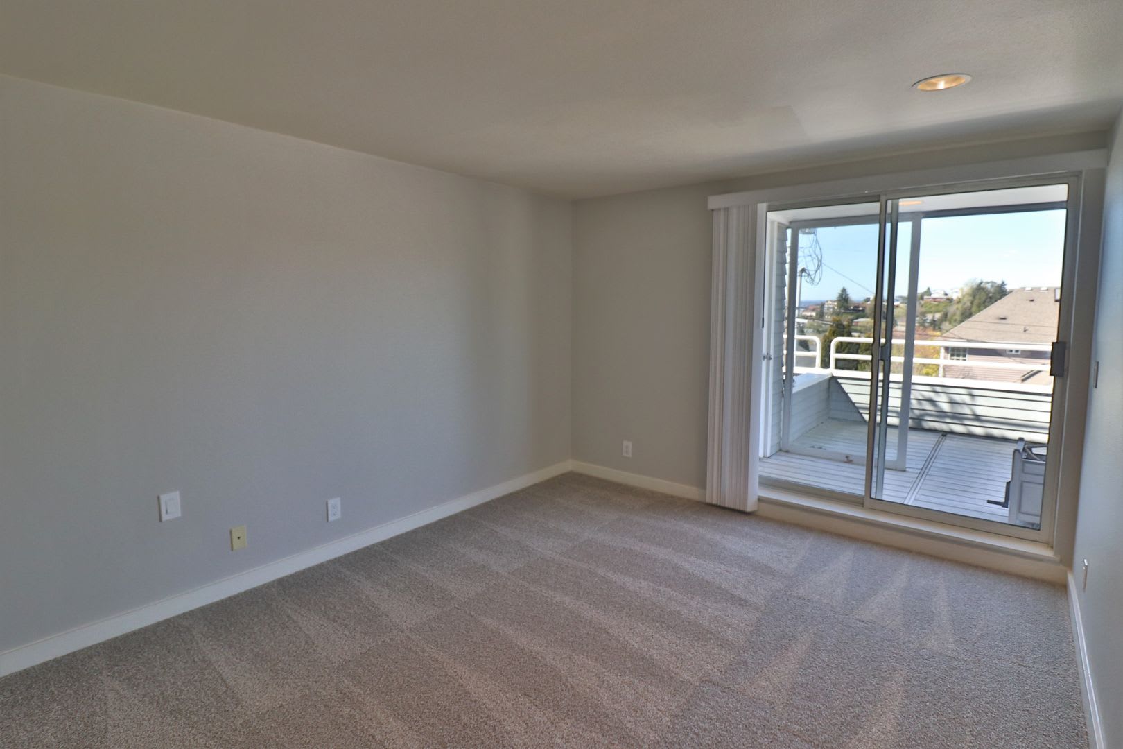 2 Bedroom Apartment In West Seattle with Great Views! – photo 5