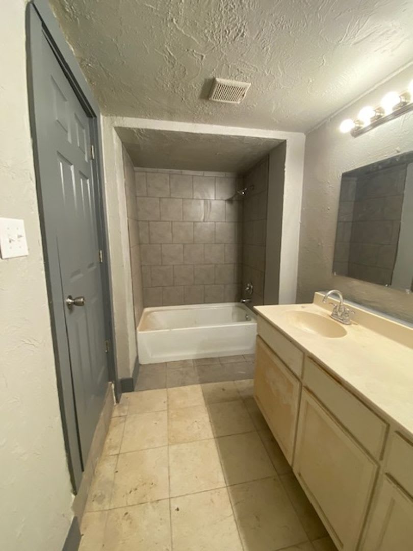 **Charming 3-Bedroom, 2-Bath Home in West Tulsa – $1,295/Month!** – photo 2