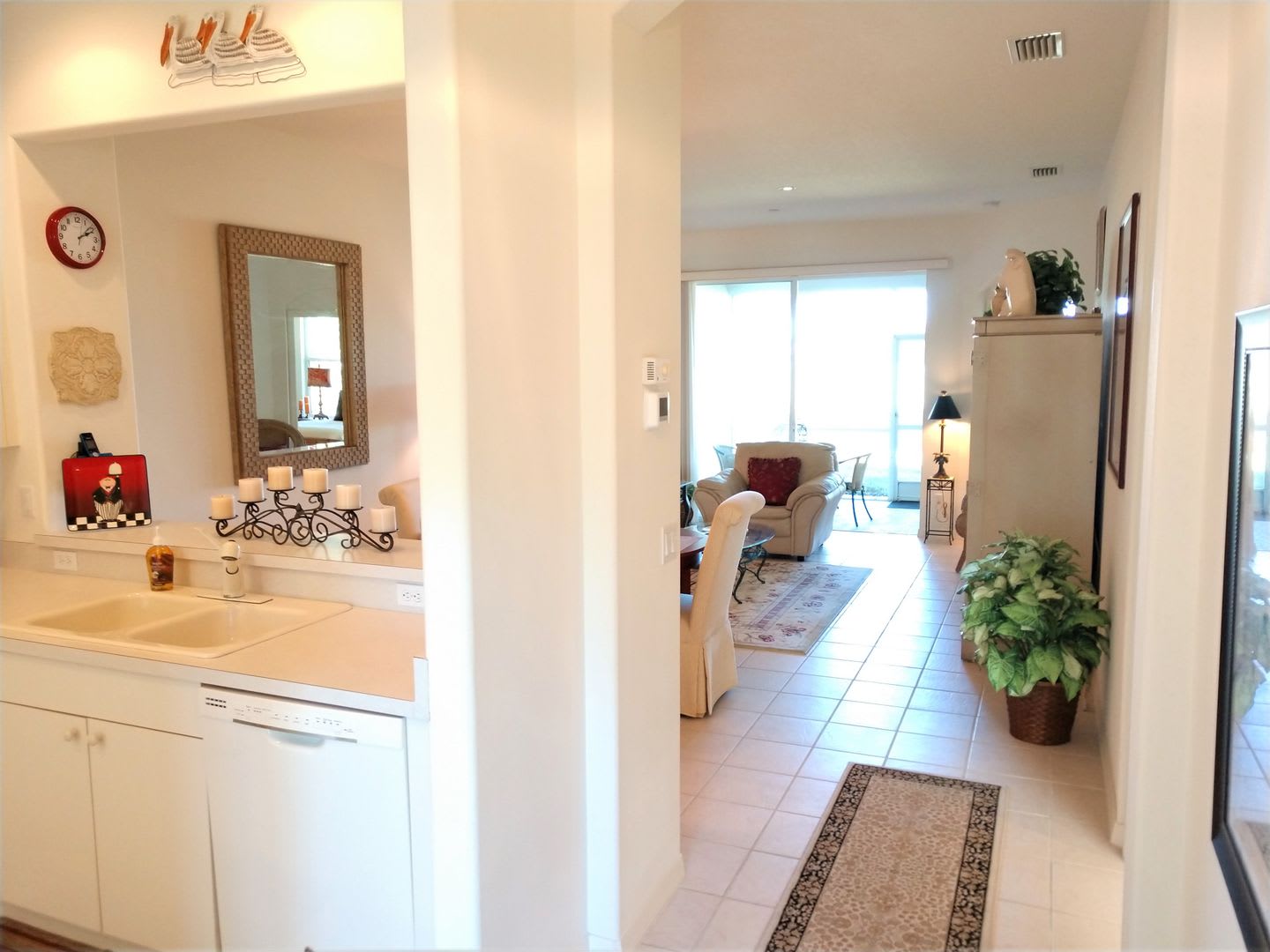 Seasonal Short-Term Villa located in Pelican Pointe Golf & Country Club! – photo 4