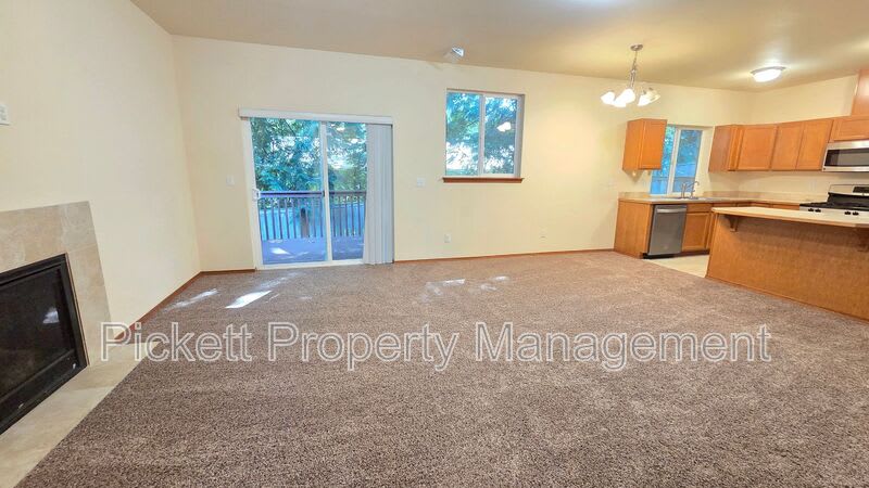 6710 Takota Pl. NE – photo 3