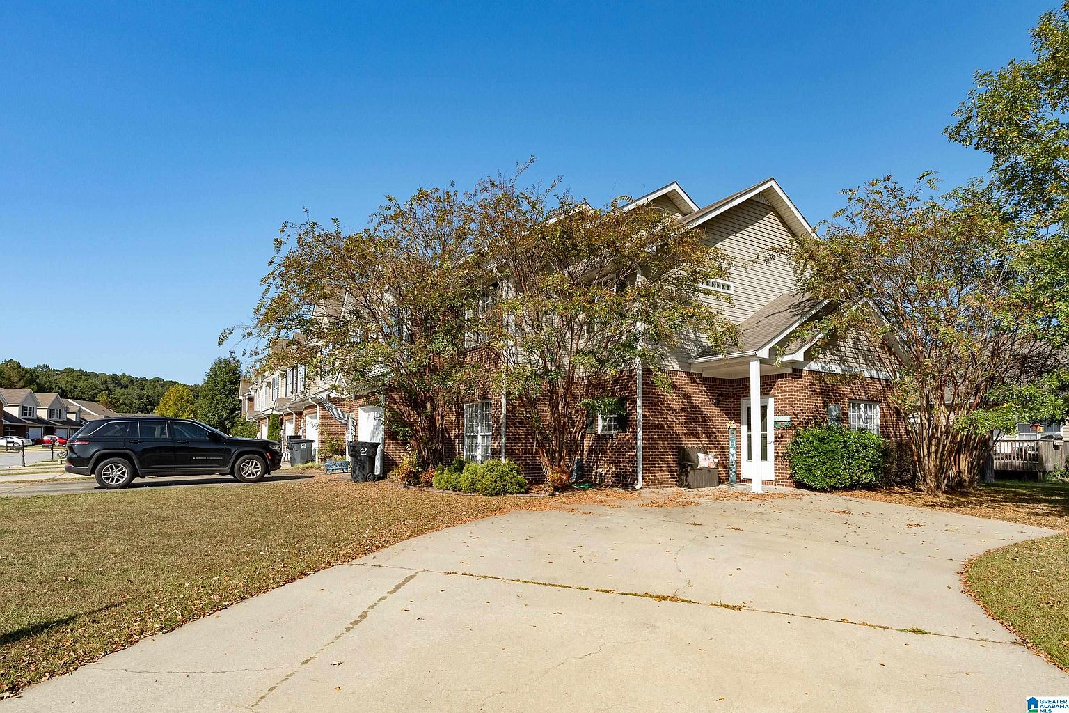 2033 Queens Ct – photo 2