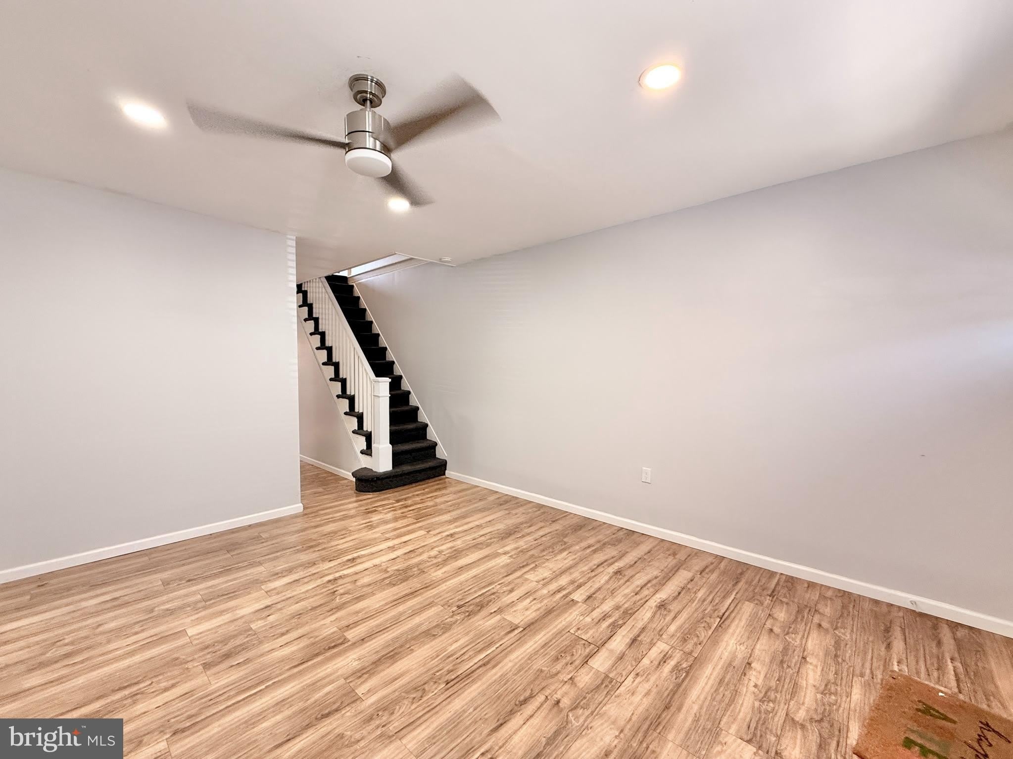 570 LINE Street – photo 3