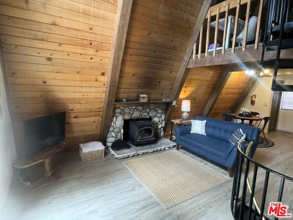 1295 Balsam Dr – photo 3